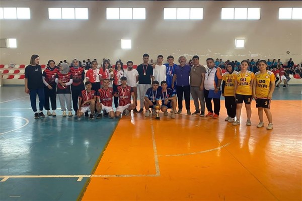 Hassa’da liseler arası atletizm yarışmaları tamamlandı<