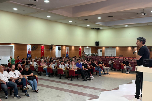 İzmit’te Üretken Yapay Zeka Semineri düzenlendi<