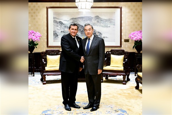 Dışişleri Bakanı Wang, Türkmen mevkidaşı Meredov ile görüştü<