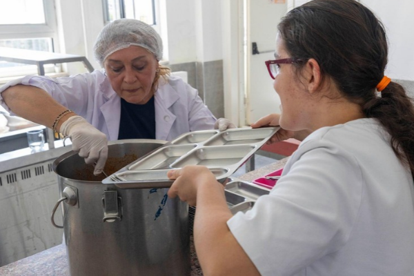 İzmir’de özel gereksinimli öğrencilere sıcak yemek desteği<