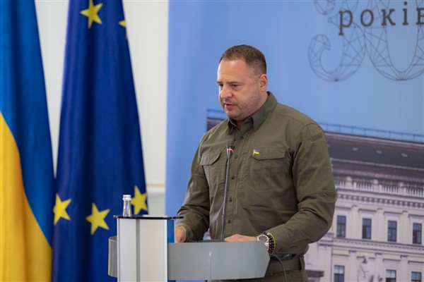 Yermak, Eski Avrupa Konseyi Başkanı Michel ile görüştü<