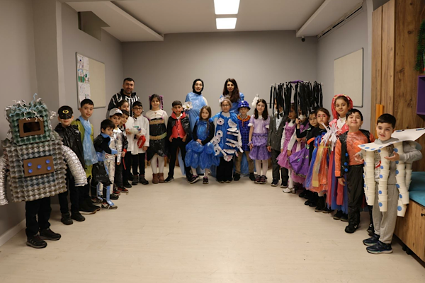 Ümraniye'de geri dönüşüm temalı moda defilesi<