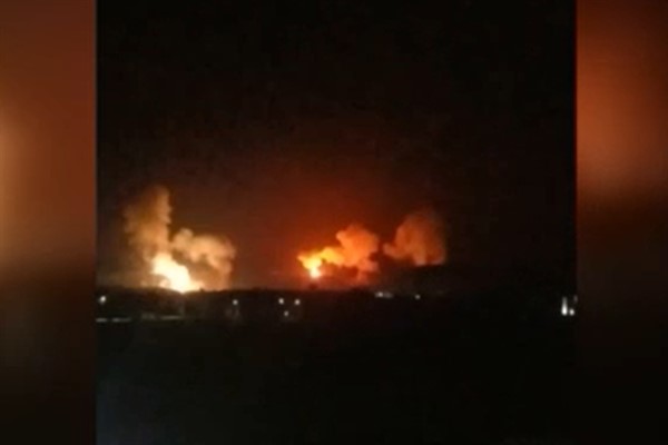  İsrail Donanması batı Yemen'deki Hudeyde limanına saldırı başlattı