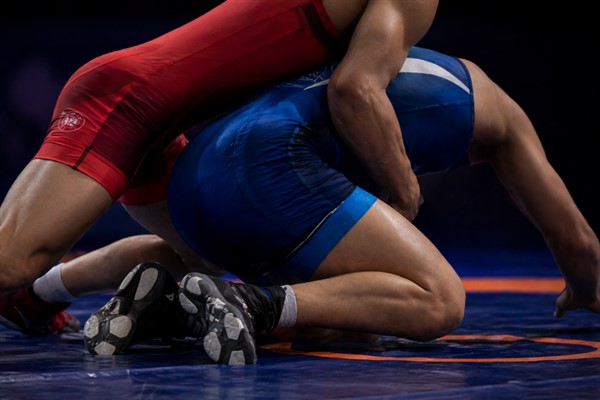 Milli güreşçiler Akkuş ve Çavuşoğlu Avrupa üçüncüsü oldu<