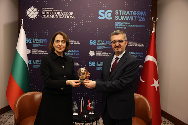 Bulgaristan Dışişleri Bakanı Neynski, Duran ile bir araya geldi<