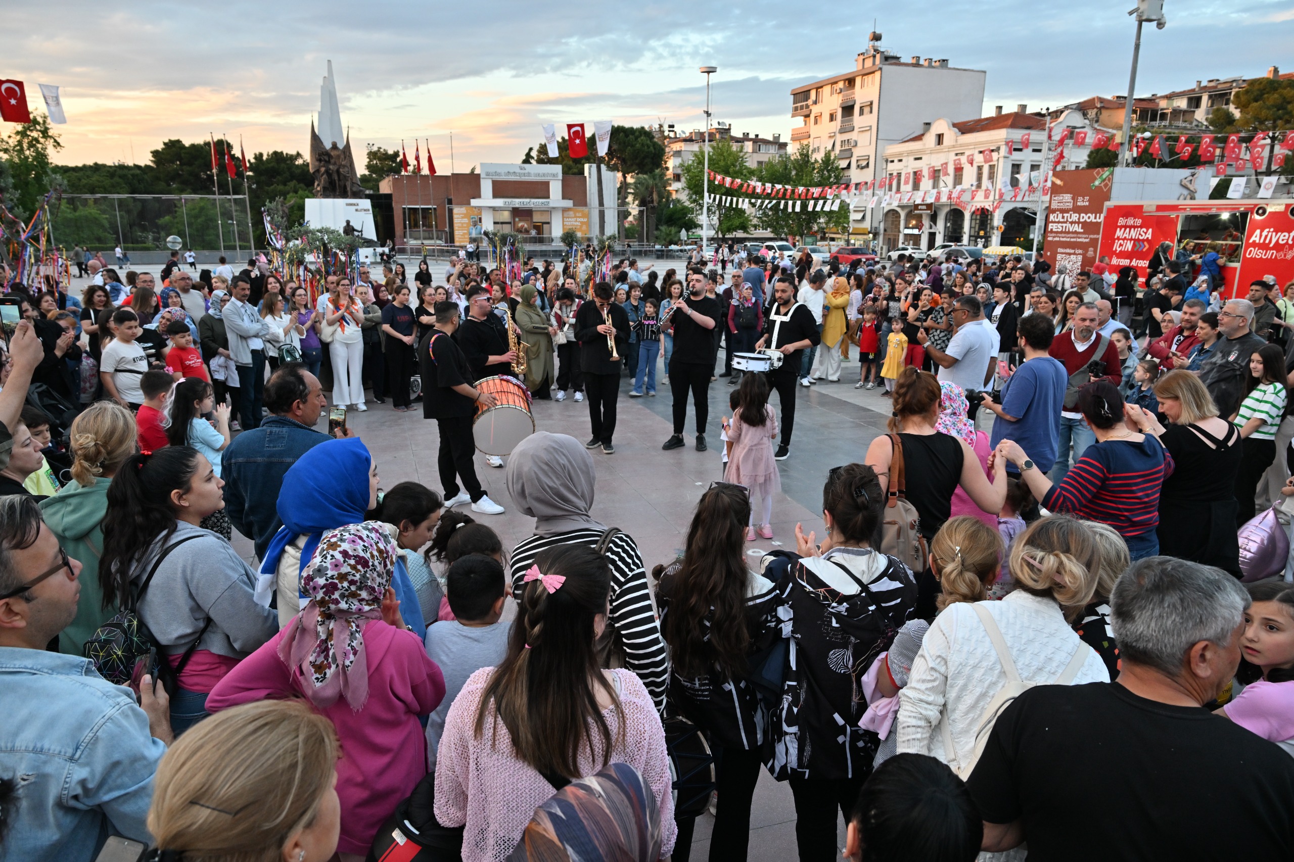 Manisa'da Hıdırellez şenliği düzenlendi 
