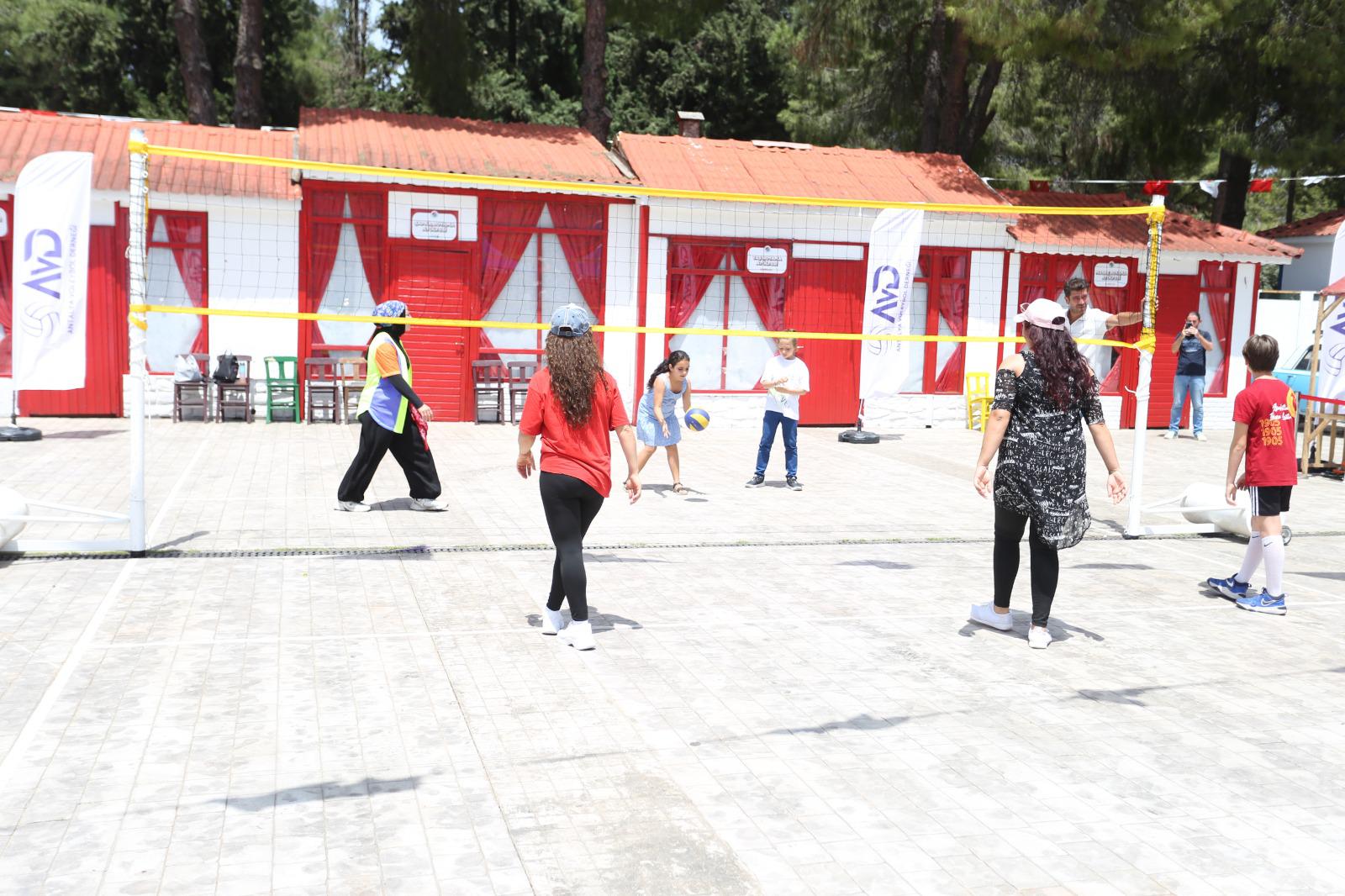 Kepez Belediyesi'nden Anne Çocuk Voleybol Festivali