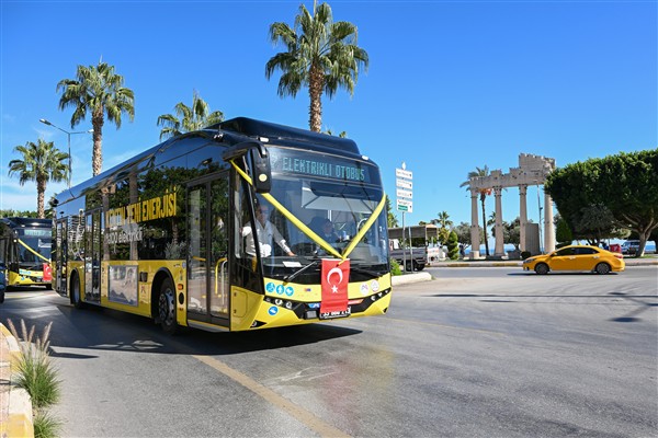 Başkan Seçer, 18 Elektirikli Otobüsün Hizmete Alım Töreni’ne katıldı<