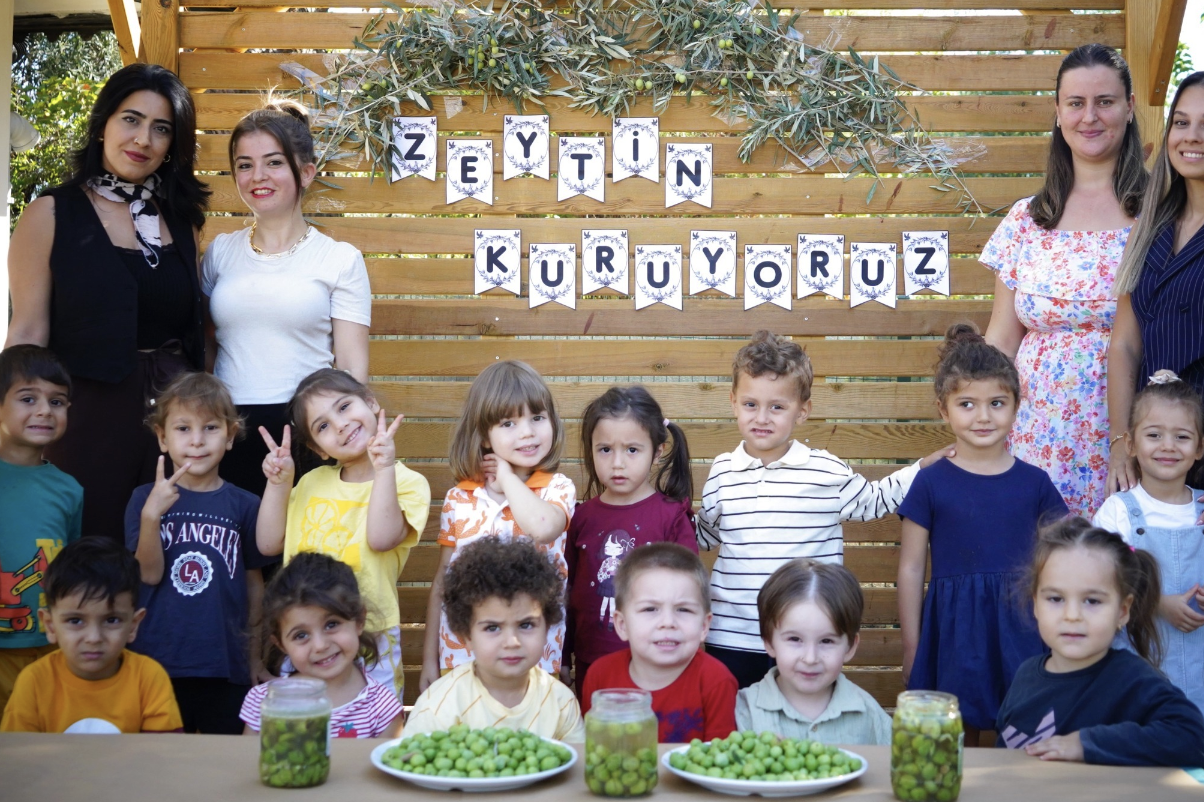 Konyaaltı’nda çocuklar zeytin işledi