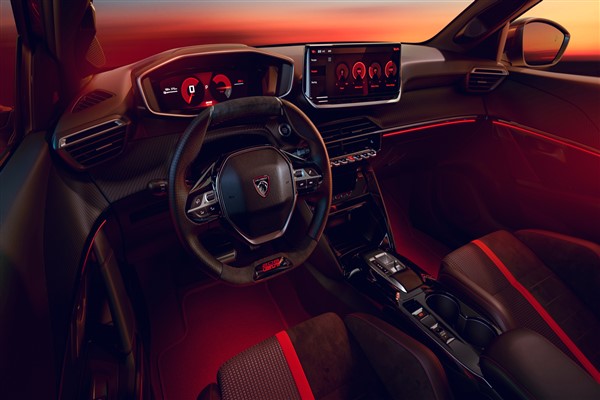Peugeot, E-208 gti Le Mans'ta örtülerini kaldırdı<