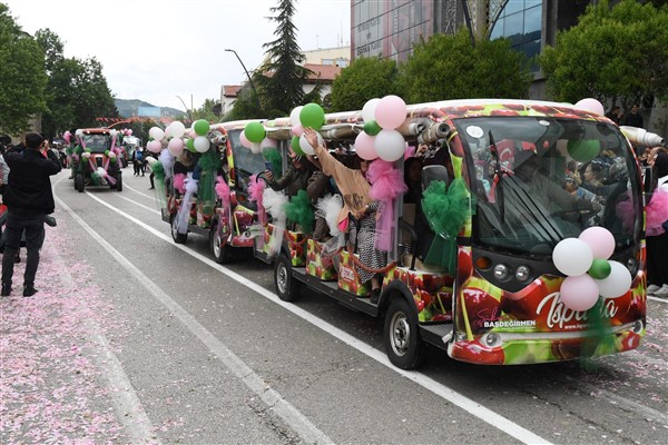 Uluslararası Isparta Gül Festivali başladı<