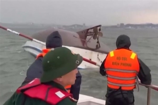 Vietnam'da tekne kazasından bir çocuk, hava boşluğuna sığınarak kurtuldu<