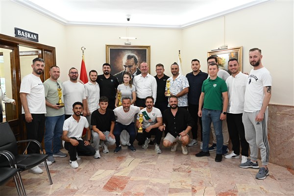 Kurumlar Arası Voleybol Turnuvası’nda şampiyon Bursasporlular Derneği oldu<