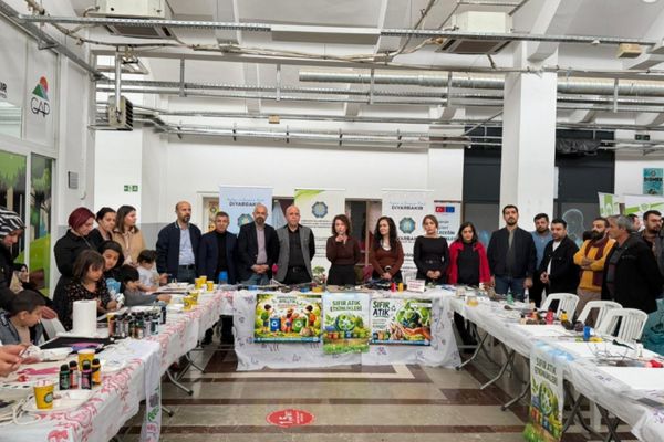 Diyarbakır'da sıfır atık gününde farkındalık etkinliği<