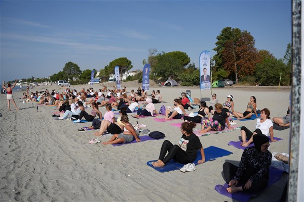 Yenice Sahili'nde yoga etkinliği