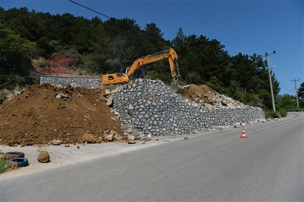 Uludağ’ın eteklerindeki kaçak yapılar yıkıldı<