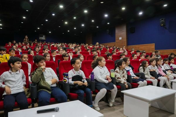 Aliağa’lı öğrenciler belediye yönetimini yerinde öğrendi<
