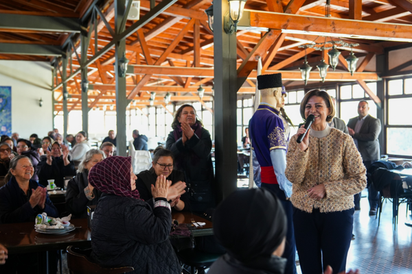 Başkan Ünlüce, Mahmudiyeli kadınlarla buluştu 