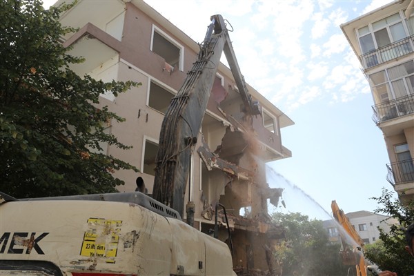 Bakırköy’de yüksek riskli yapılar için dönüşüm başladı<