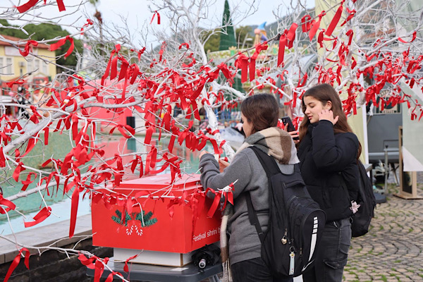Marmaris Yeni Yıl Festivali’nde dilek kutusu kuruldu<