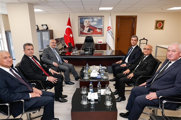 Vali Köşger’den defterdarlığa ziyaret<