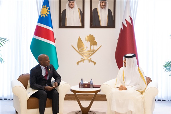 Al Sani, Namibya Başbakanı Ngurare ile bir araya geldi <