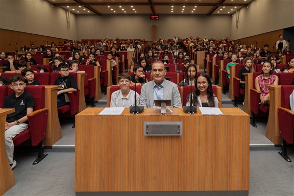 İzmir Büyükşehir Belediyesi Çocuk Meclisi’nin kapanış oturumu yapıldı <