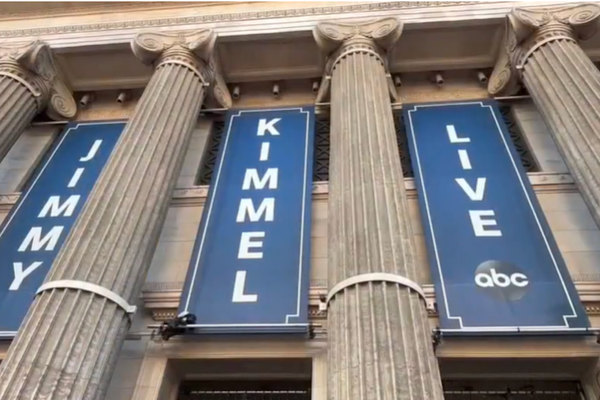 Disney, Jimmy Kimmel'ın Salı günü yayına döneceğini duyurdu<