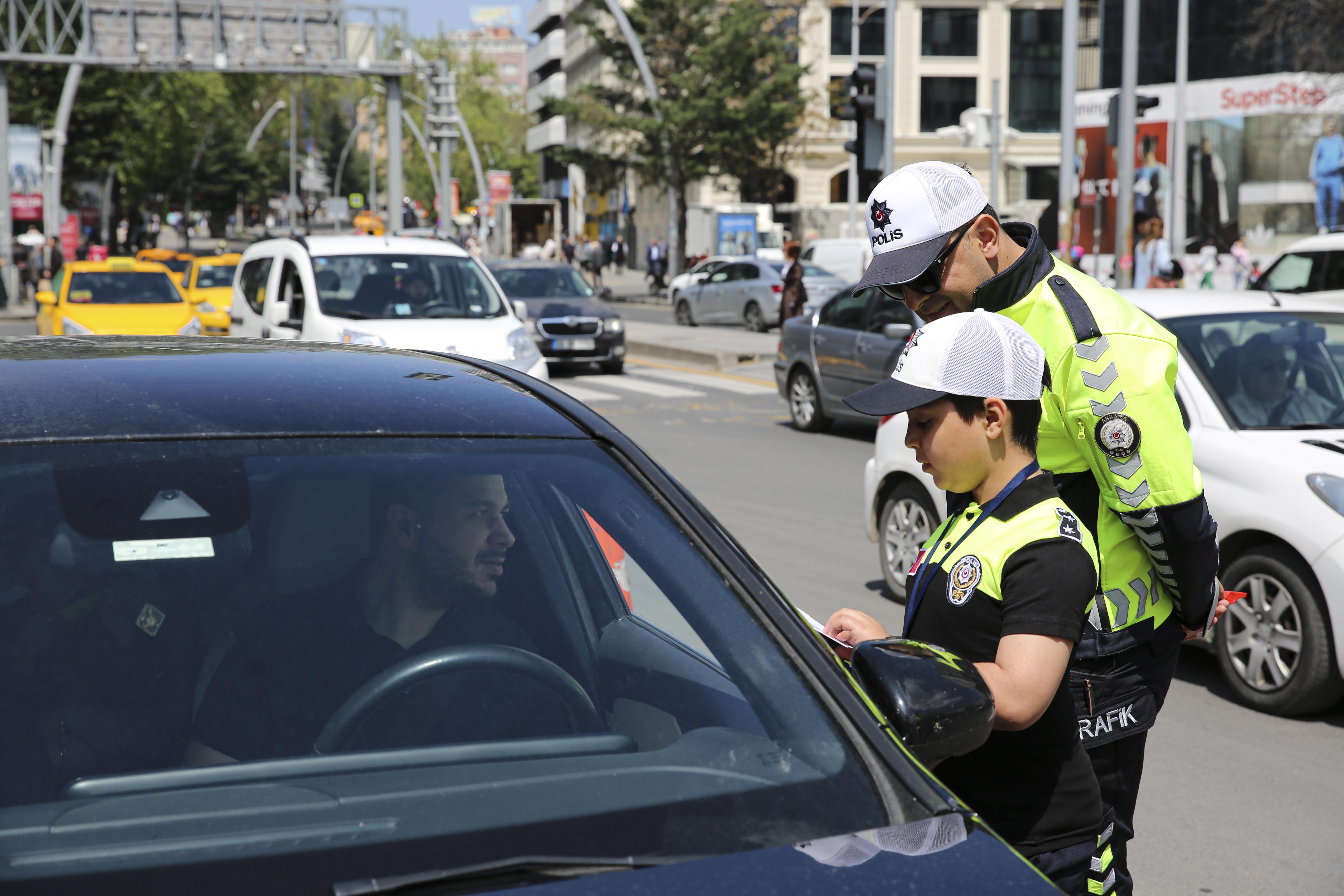 ABB'den “Çocuk Polisler Trafiği Denetliyor” uygulaması<
