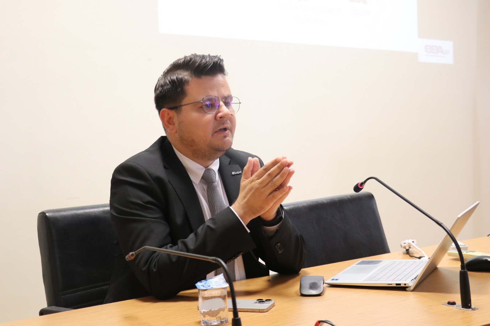 Altıntaş, Dış Ticaret öğrencileriyle bir araya geldi<