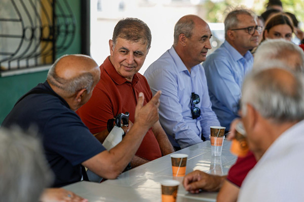 Başkan Tugay, Menemen ve Buca’da aşure programlarına katıldı<