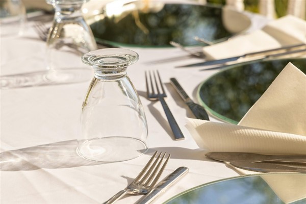 Restoran ve kafelerde servis ücreti ve kuver alınamayacak