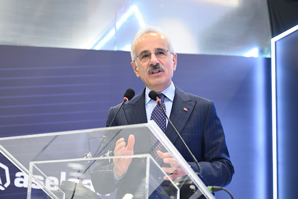 Uraloğlu: Havalimanımız, binlerce yolculuğa ev sahipliği yaptı<