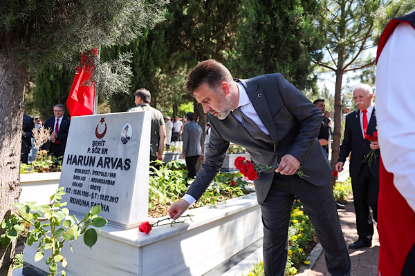Bursa'da 15 Temmuz dolayısıyla şehitlik ziyaretleri yapıldı<