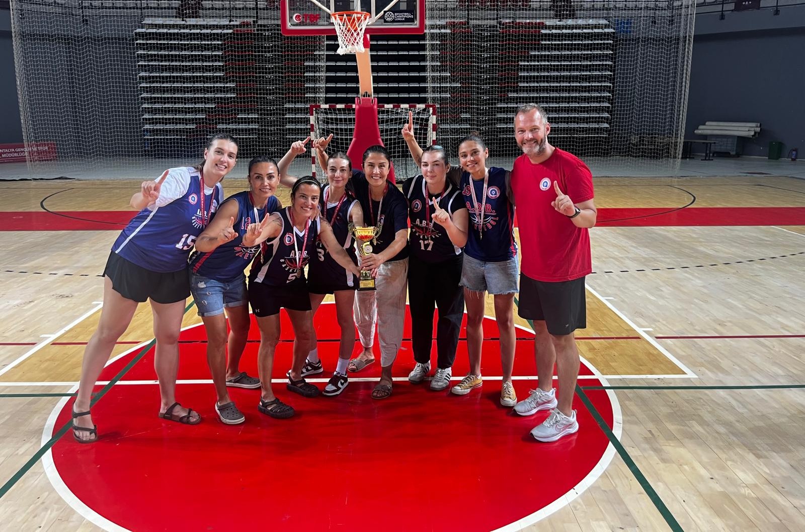 Antalya Büyükşehir, Basketbol Yerel Ligi Büyük Kadınlar Kategorisi’nde şampiyon oldu<