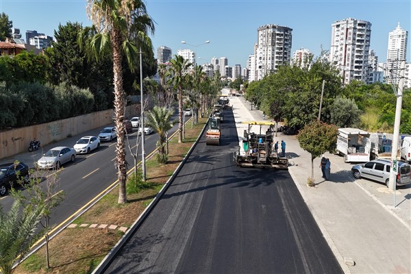 Mersin’de yol yenileme çalışmaları kent genelinde sürüyor <