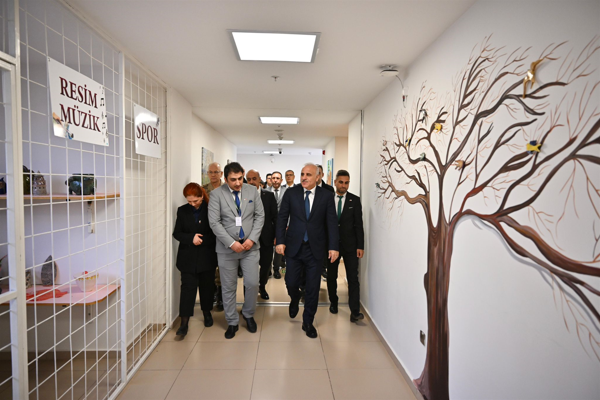 Vali Zorluoğlu, Yeşilay Rehabilitasyon Merkezi’ni ziyaret etti<