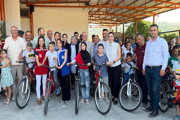  “Kitaplara Yolculuk Sizden Bisikletiniz Büyükşehirden” projesi ile bisiklet dağıtıldı