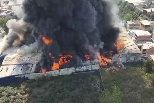 Vakıfköy’deki ruhsatsız hurdalık yangın riski barındırıyor<