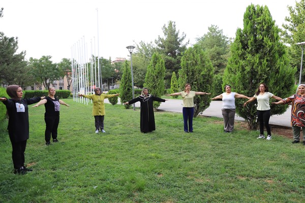 Eş Başkan Bucak, kadınlarla sabah sporunda bir araya geldi