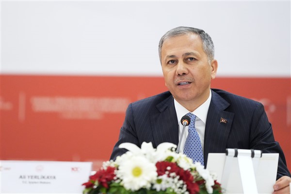 Bakan Yerlikaya’dan Beşiktaş'taki çakar görüntülerine dair açıklama