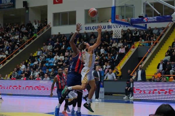 Konya Büyükşehir Belediyespor Basketbol Takımı, yenilgisiz devam ediyor<
