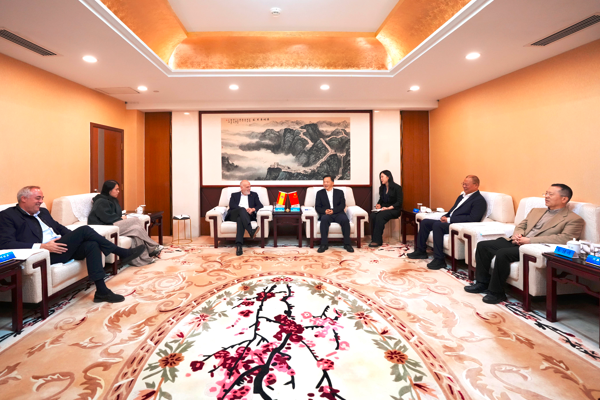 CMG Başkanı, La Liga Başkanı ile görüştü