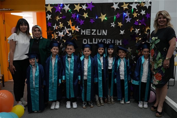 Düzce Belediyesi Çocuk Üniversitesi'nde mezuniyet<