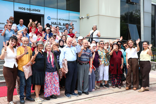 Antalya’da huzurevinde Babalar Günü için buluşma<