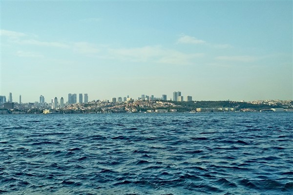 İstanbul Boğazı'nda gemi trafiği askıya alındı
