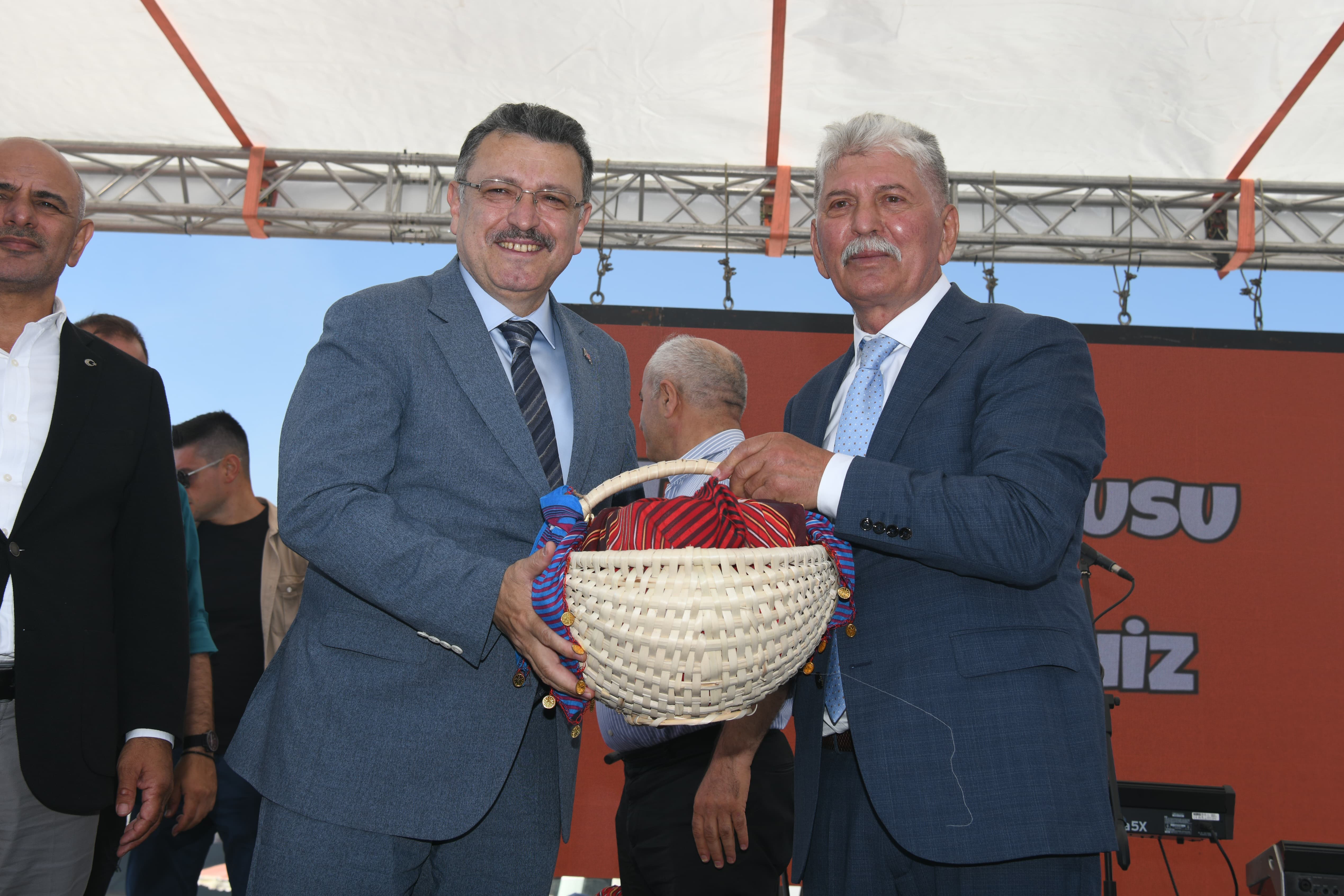 Başkan Genç, Kadırga Otçu Şenliği’nde vatandaşlarla buluştu