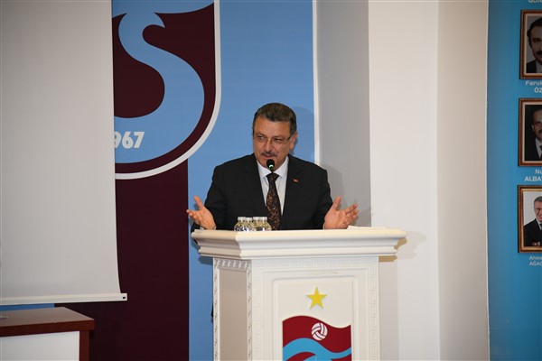 Başkan Genç, ödül törenine katıldı<