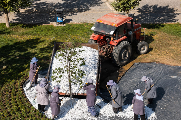Karacabey’de Park ve Bahçeler ekipleri bakım, onarım ve düzenleme çalışmalarını sürdürüyor<