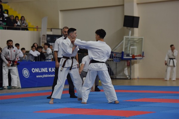 Yıldırım'da düzenlenen 11. Kyokushin Karate Türkiye Şampiyonası'na 51 spor kulübü katıldı<